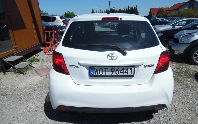 Toyota Yaris cena 11900 przebieg: 152500, rok produkcji 2015 z Lubsko małe 277